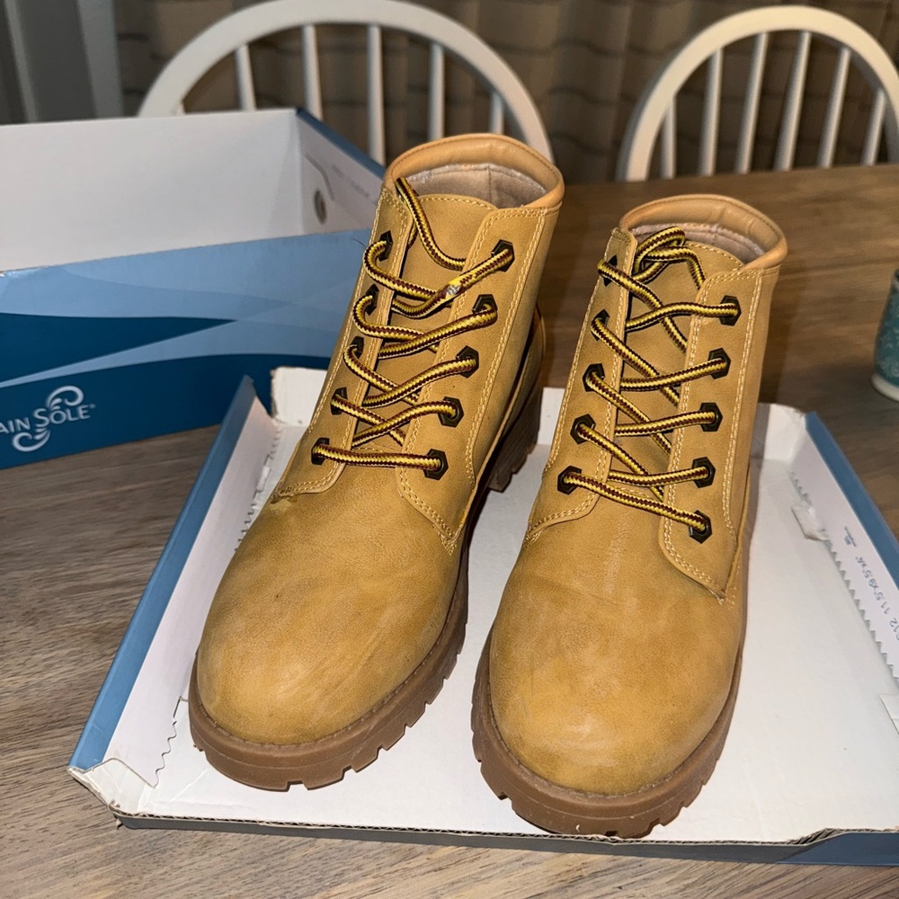 Sears Mountain Sole Tan Boots